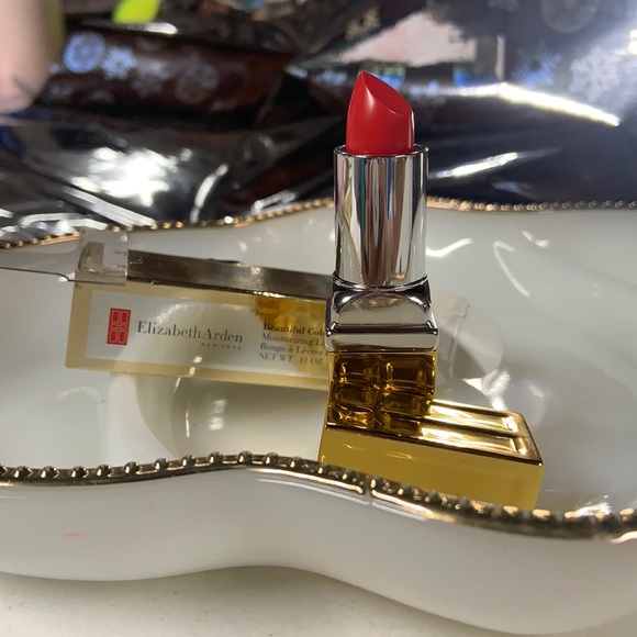Elizabeth Arden Other - Luxurious Elizabeth Arden NY Moisturizing Lipstick